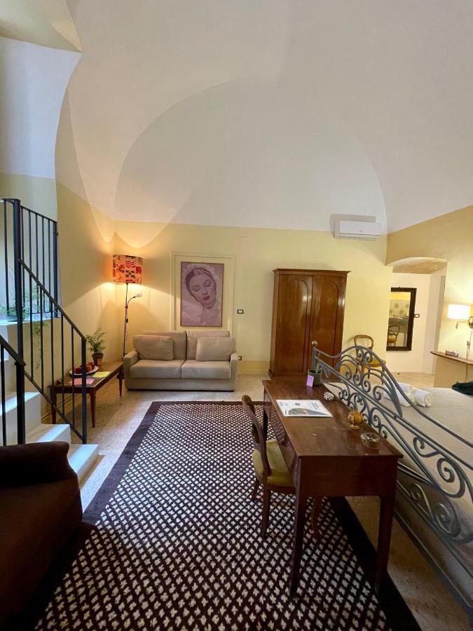 Deluxe Family Room,1201982251:JPEG
